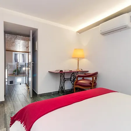 Santa Joana Panteao 아파트